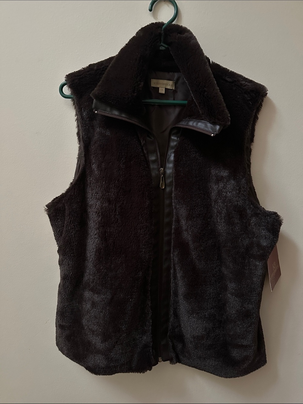 Plush Faux Fur Sleeveless Vest - Dark Brown